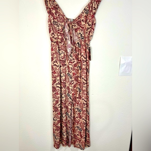 🆕 Justify Pink & Tan Patterned Dress with Front Tie Peak-a-boo - Picture 3 of 15